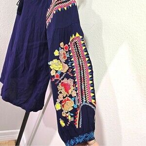 Solitaire Anthropologie Embroidered Tunic Top Med Navy Blue Boho Peasant Hippie